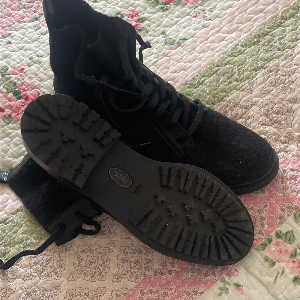 Sofft Black Lace-Up Ankle Boots